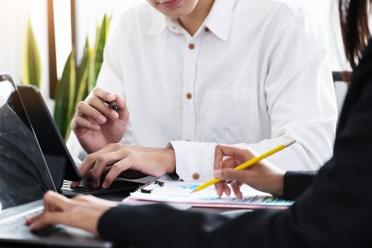 Two young business executives are discussing to change their business concept to increase profits and the strength of their business.