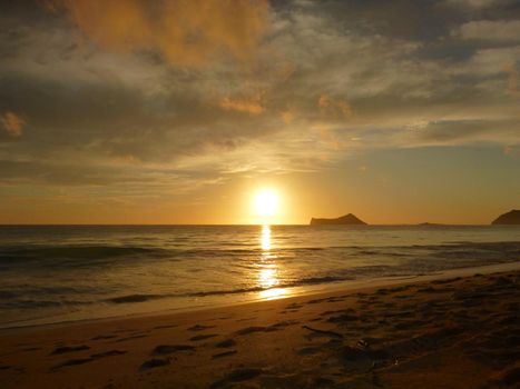 Early Morning Sunrise on Waimanalo Beach on Oahu, Hawaii. 2017.