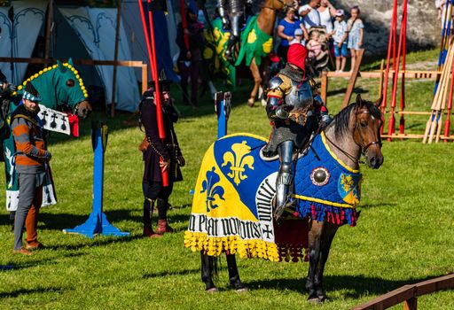 WYWAR CASTLE FEST, demonstrations of knightly fights, Knight in the tournament waiting for the opponent