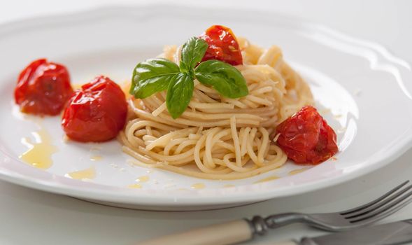 delicious pasta spagetti with backed cherry tomatoes