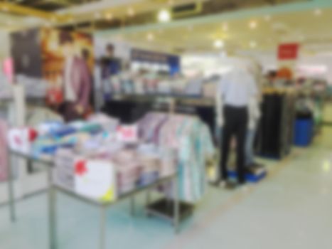 De focused/Blurred image of a clothing store