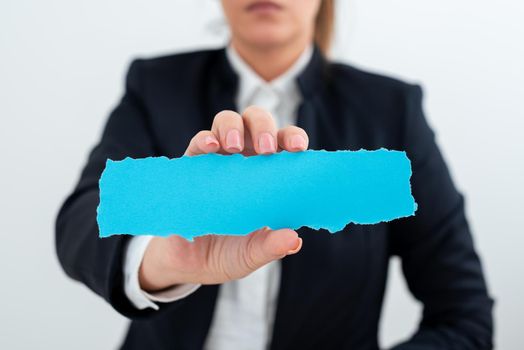 Businesswoman Holding Note With Important Message With One Hand.