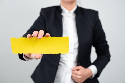 Businesswoman Holding Note With Important Message With One Hand.