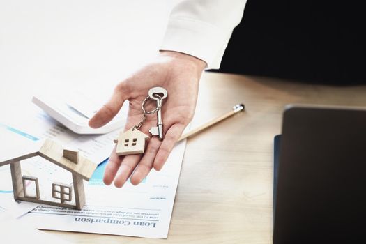 Real estate agents agree to buy a home and give keys to clients at their agency's offices. Concept agreement