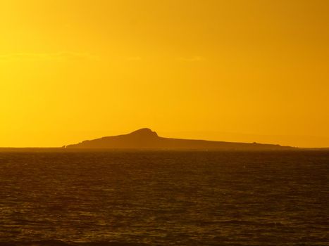 Dawn over Kaohikaipu Island are located on the Windward side of O'ahu, north of Makapu'u Point in Waimanalo Bay on Oahu.