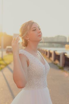 Portrait of the bride in the evening light . Wedding article. Wedding season. Choosing a wedding dress. Make-up and hairstyle for the holiday. Happy bride.