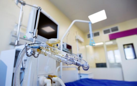 Emergency Department. Intensive care unit, equipment, ventilation, oxygen.