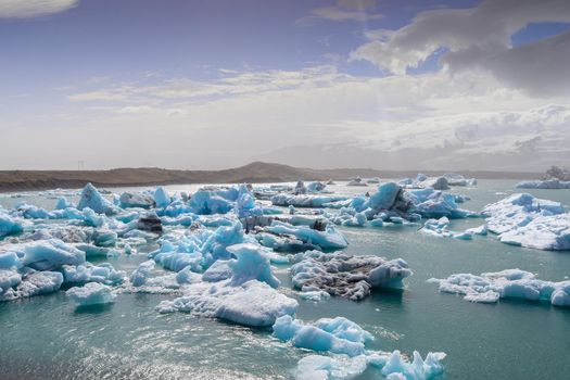 Iceland, Jokulsarlon Lagoon, Turquoise icebergs floating in Glacier Lagoon on Iceland