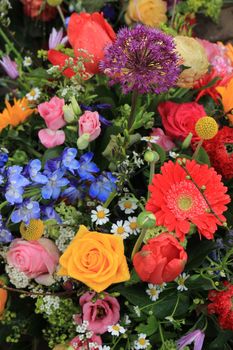 Mixed flower arrangement: various flowers in different colors for a wedding
