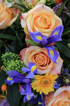 Mixed flower arrangement: various flowers in different colors for a wedding