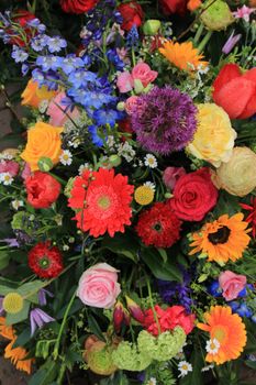 Mixed flower arrangement: various flowers in different colors for a wedding