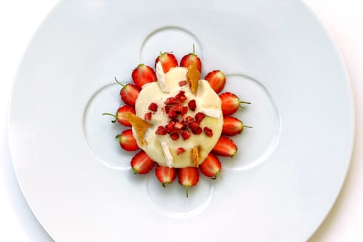 Strawberries, vanilla cream, meringue and biscuit on a plate