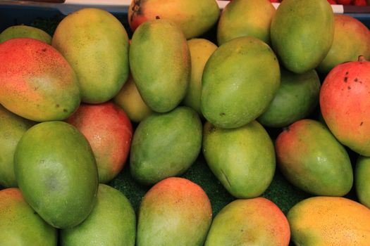 Fresh mangoes on a market stall