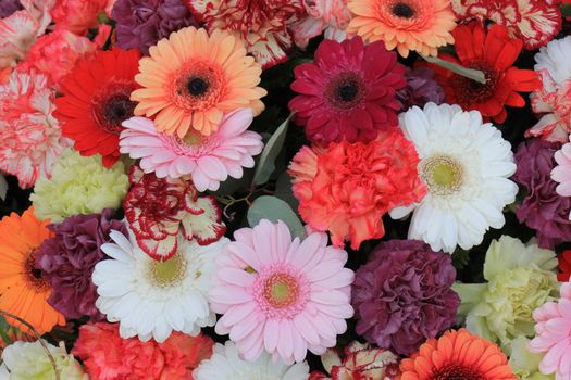 Mixed flower arrangement: various gerbers in different colors for a wedding