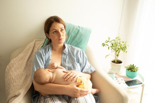 The young mom wants to breastfeed her newborn baby but have breast pain