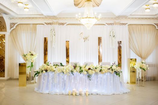 Wedding decor made of flowers and fabric. Beautiful decorations for newlyweds on their wedding day