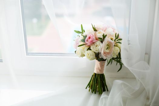 Bouquet for the bride from fresh flowers