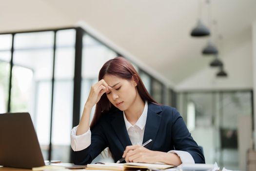 businesswoman showing a serious expression while talking on the phone.