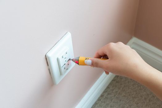Search for voltage in a combined electrical outlet