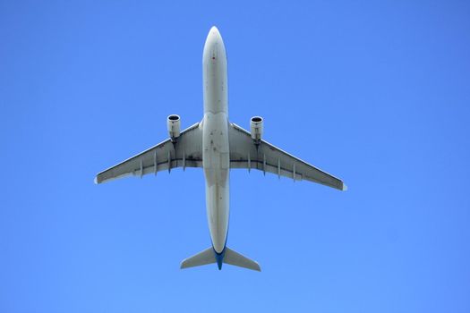 A midsize Airplane, a few seconds after takeoff