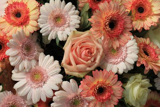 Wedding arrangement in shades of pink and orange, roses and gerbers