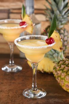 Lime combined with fresh pineapple juice and tequila are cocktails that always have a bright taste and aroma.
