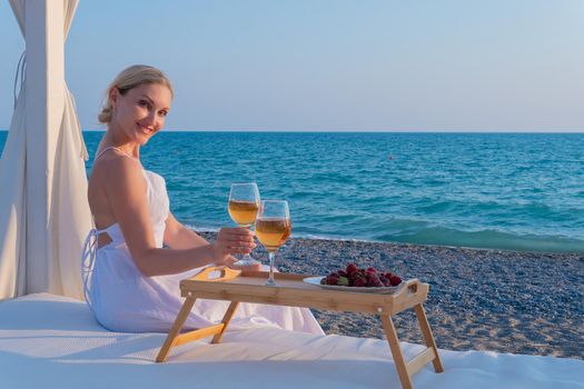 Drinks tray rest sea restaurant wine two copyspace summer cold, concept var glass from romantic for blue water, tourism outdoors. Dinner weekend luxury,