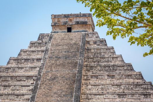 Chichen Itza kukulcan pyramid old ruin, Ancient Mayan civilization, Yucatan, Mexico