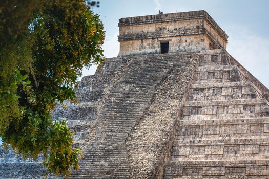 Chichen Itza kukulcan pyramid old ruin, Ancient Mayan civilization, Yucatan, Mexico
