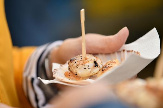 The buyer bought buyer bought the scallops