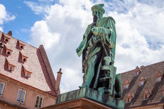 Statue de Johannes Gutenberg in Strasbourg old town, Eastern France