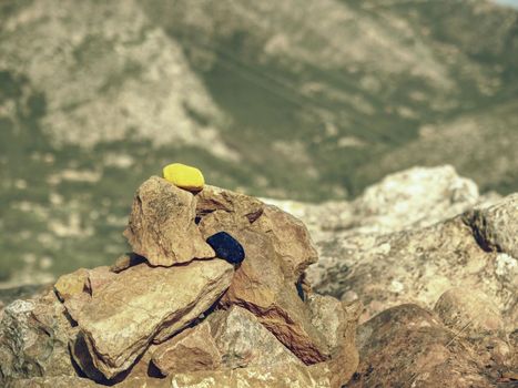 Follow way marked with yellow and blue  stones. Stony pile stacked at trekking path