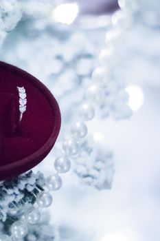 Elegant dimond jewellery, a perfect holiday gift for her on Christmas