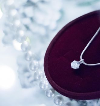 Elegant dimond jewellery, a perfect holiday gift for her on Christmas