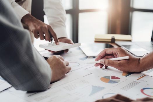 Planning to reduce investment risks, the image of a group of businesspeople working with partners is adjusting marketing strategies to analyze profitable and targeted customer needs at meetings.