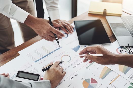 Planning to reduce investment risks, the image of a group of businesspeople working with partners is adjusting marketing strategies to analyze profitable and targeted customer needs at meetings.