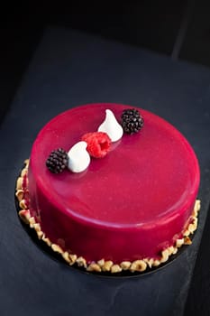 Cake with red fruit mousse and meringues