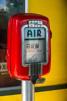 Vintage Old gas station air pump . Old gas stations, Old gas pumps, Vintage gas pumps