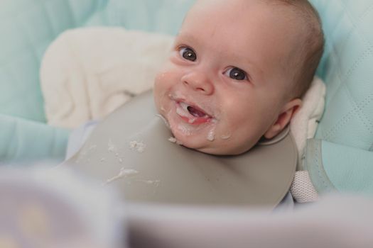 The first lure of the baby. Baby food. An article about the nutrition of children. The baby's first porridge.