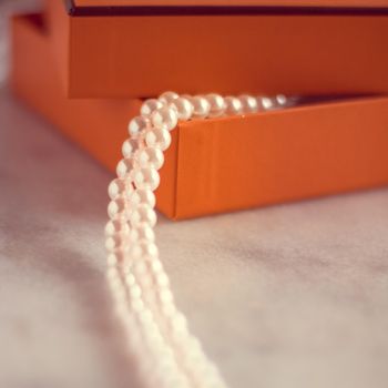 Chic pearl jewellery in a present box - Valentine's day ideas, luxury shopping and holiday inspiration concept. The perfect gift for her