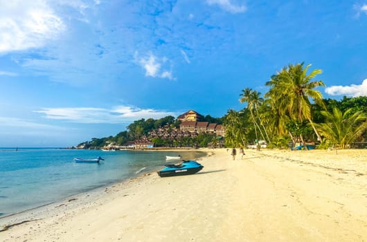 Haad Yao is a beautiful white sand beach that bends gently around the north west of Koh Phangan