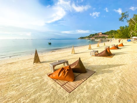 Haad Yao is a beautiful white sand beach that bends gently around the north west of Koh Phangan