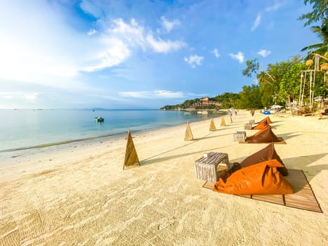 Haad Yao is a beautiful white sand beach that bends gently around the north west of Koh Phangan