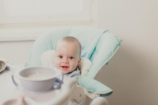 The first lure of the baby. Baby food. An article about the nutrition of children. The baby's first porridge.