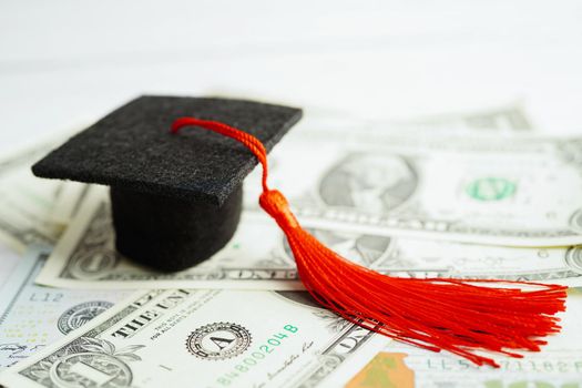 Graduation gap hat on US dollar banknotes money, Education study fee learning teach concept.