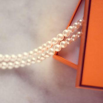 Chic pearl jewellery in a present box - Valentine's day ideas, luxury shopping and holiday inspiration concept. The perfect gift for her