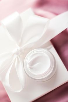 Beauty, cosmetics and skincare styled concept - Luxury moisturizing cream and a white gift box