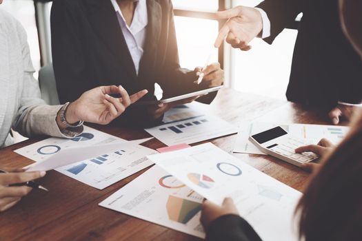 Planning to reduce investment risks, the image of a group of businesspeople working with partners is adjusting marketing strategies to analyze profitable and targeted customer needs at meetings.