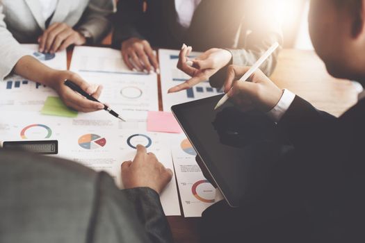 Planning to reduce investment risks, the image of a group of businesspeople working with partners is adjusting marketing strategies to analyze profitable and targeted customer needs at meetings.