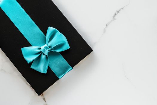 Birthday present, shop sale promotion and anniversary celebration concept - Luxury holiday gifts with emerald silk ribbon and bow on marble background